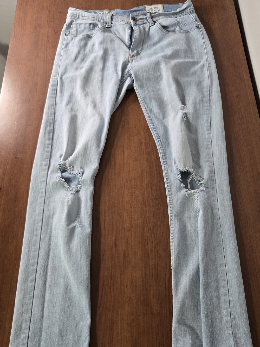 Light Wash Distressed Women's Jeans - Unbranded
